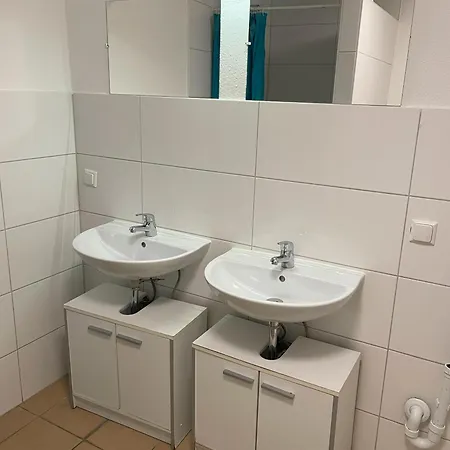- Kostenfreie Parkplaetze, Wlan, Eigene Kueche, Grosse *